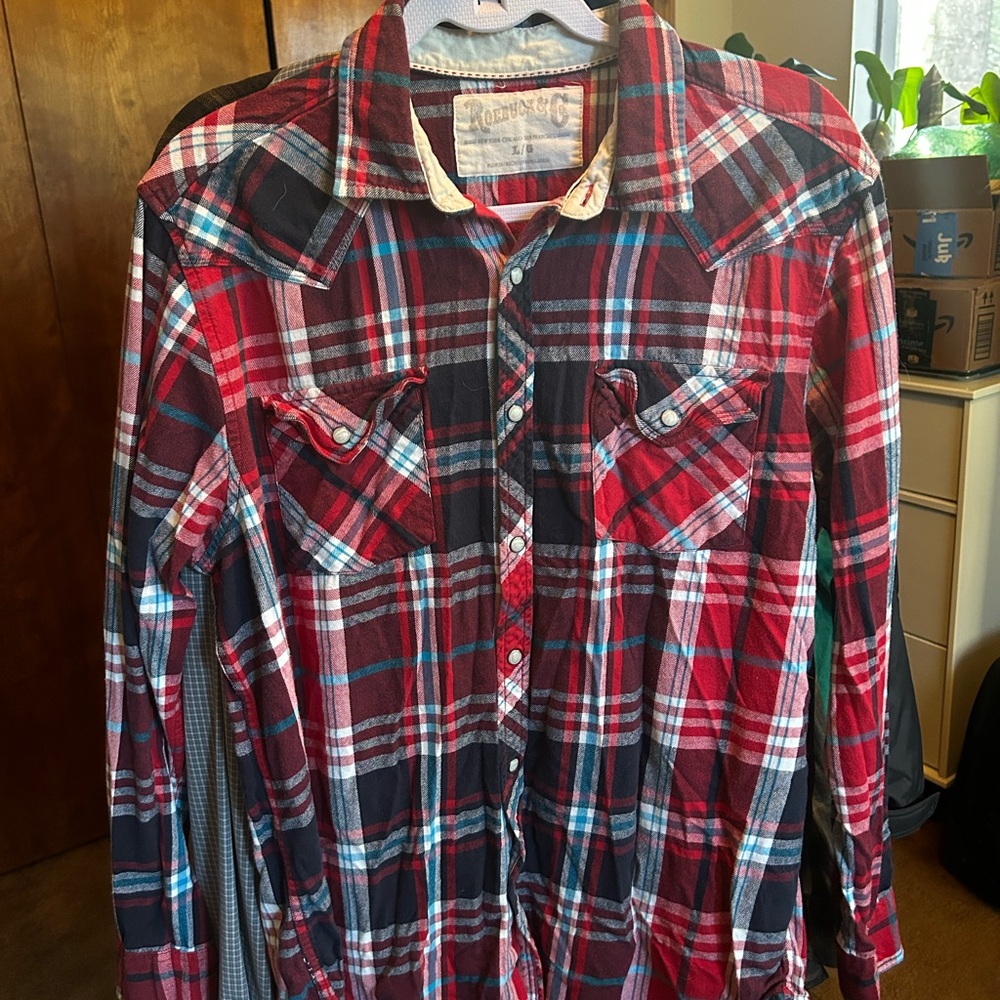 Roebuck & Co Plaid Button-Up Shirt